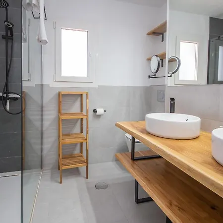 Jardines De La Duquesa 26 *